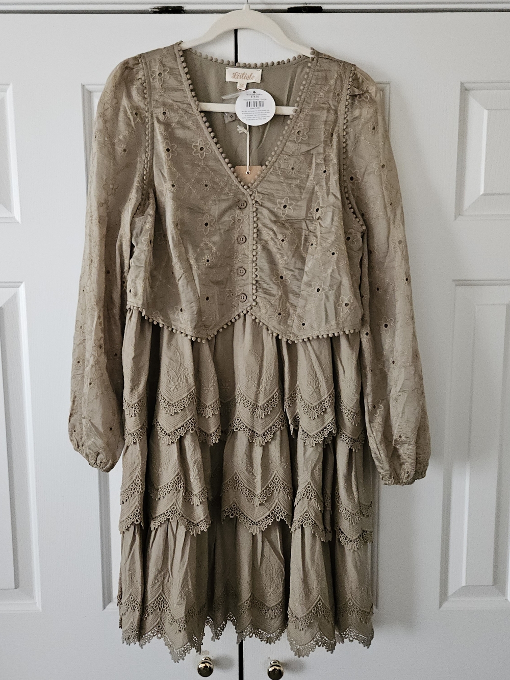 NWT Listicle Beige Floral Eyelet Babydoll Dress V-Neck Balloon Long Sleeve L